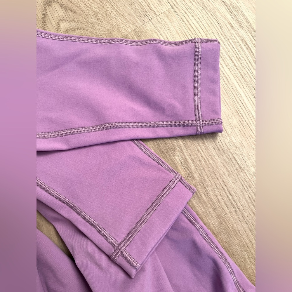 *SOLD* Lululemon Wunder Under High-Rise Tight 28" Luxtreme
Wisteria Purple NWT - Picture 10 of 11